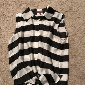 Never worn XS Vince Camuto shirt from Nordstrom .